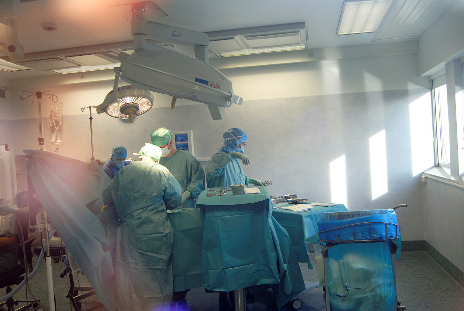 Viser leger og operasjonssykepleiere på Sykehuset i Lofoten