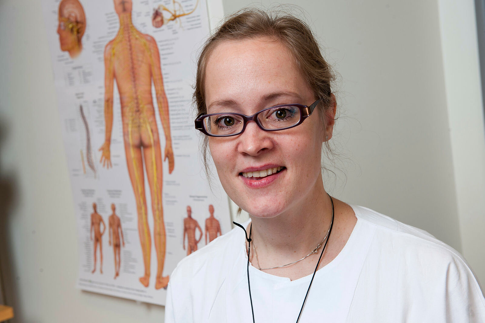 Bildet viser Tone Marte Ljoså som har tatt doktorgrad på pasienters opplevelse av smerter og ubehag ved psoriasis.