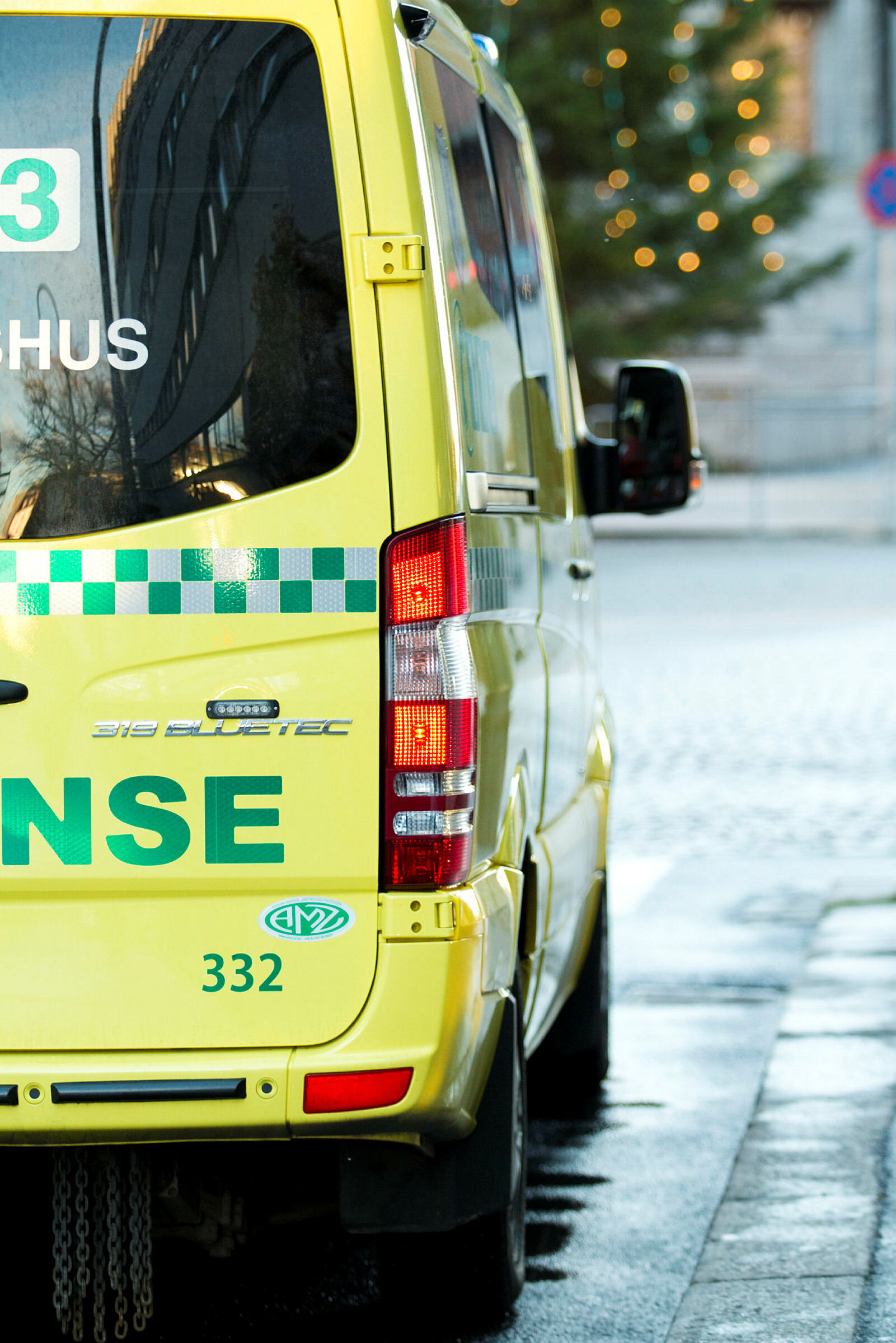 Del av ambulanse fotografert bakfra