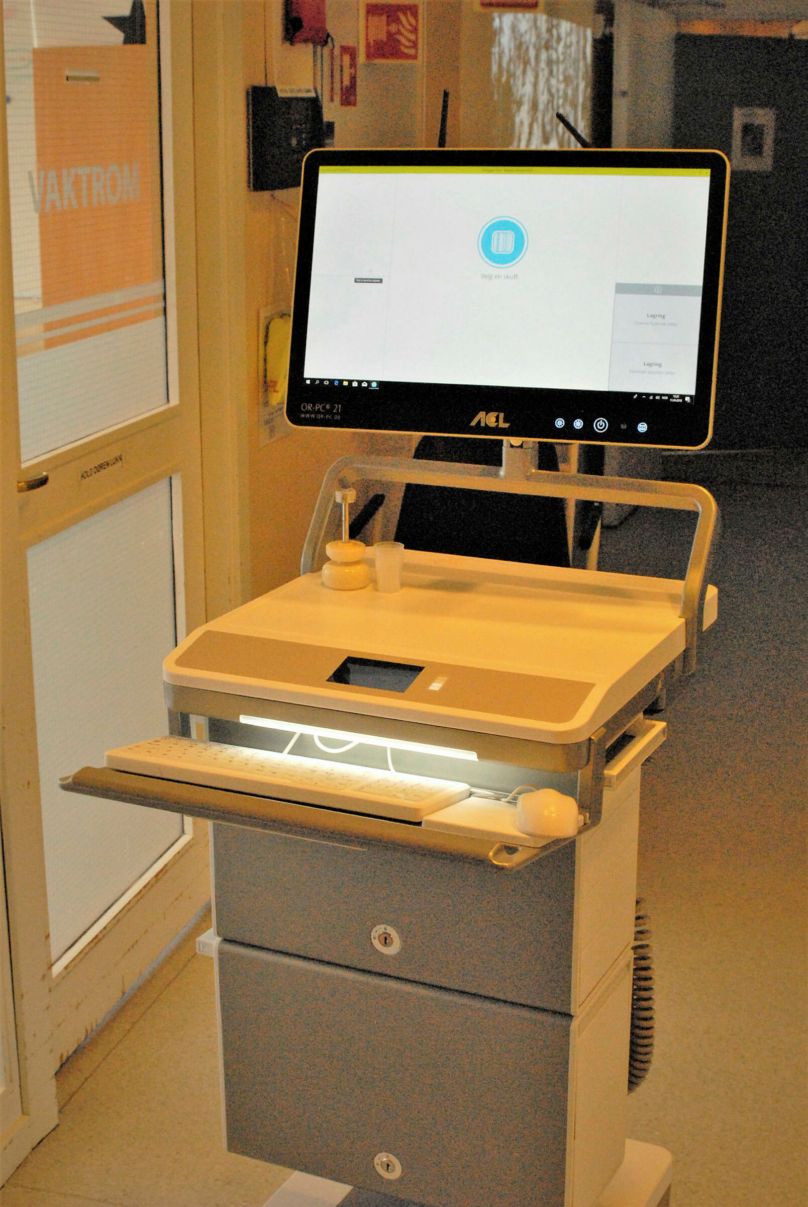 Elektronisk medisintralle i bruk ved Strømsø bo- og servicesenter i Drammen.