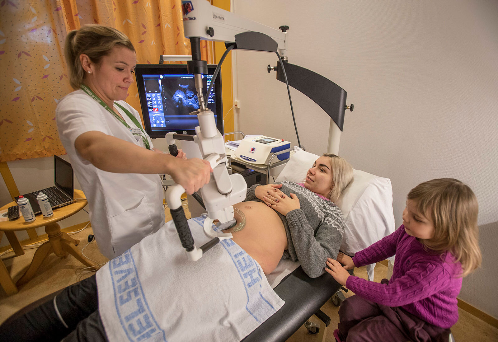 Bildet er fra en ultralydundersøkelse der det brukes en robotarm.