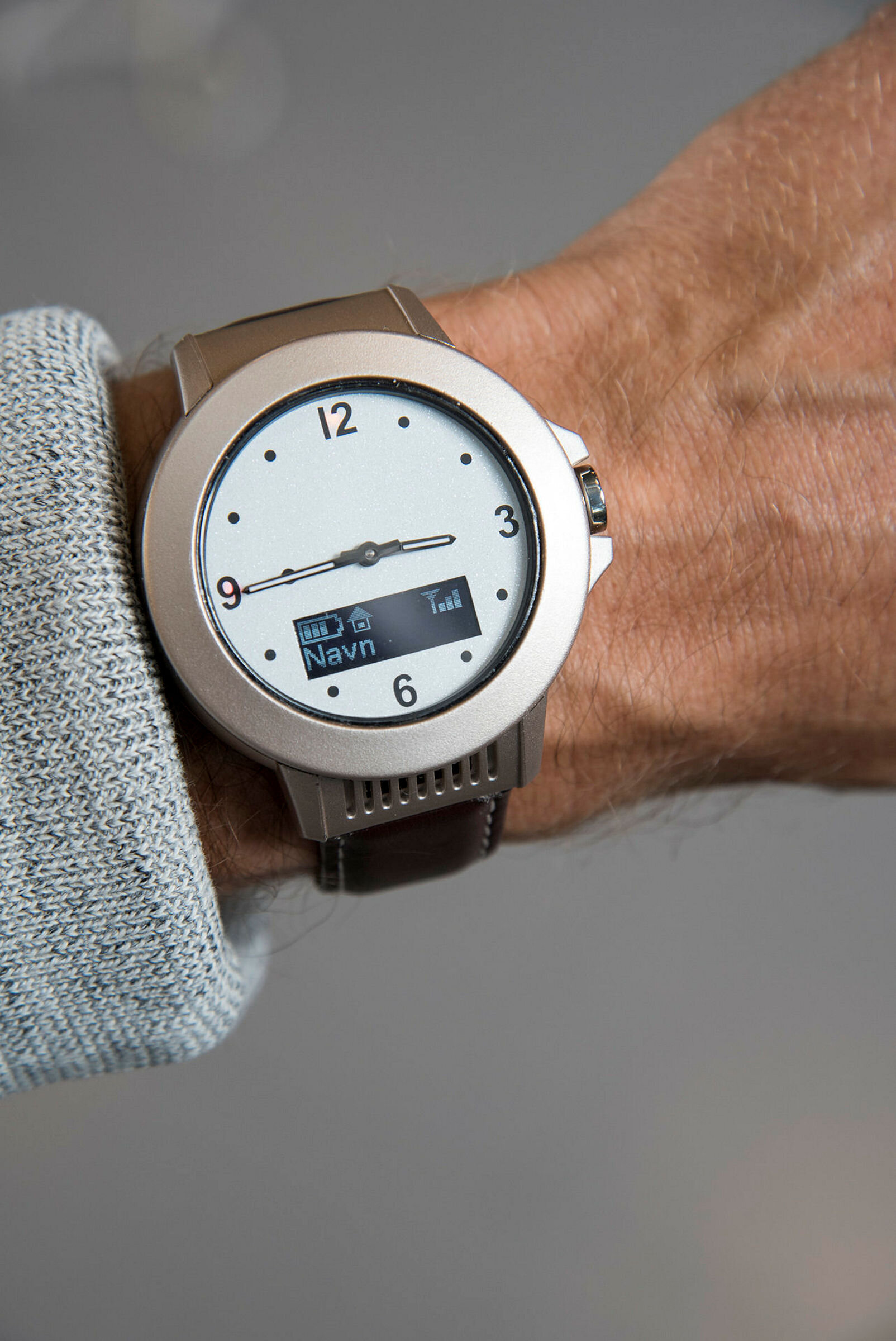 Bildet viser smartklokken Lin Care på en arm.