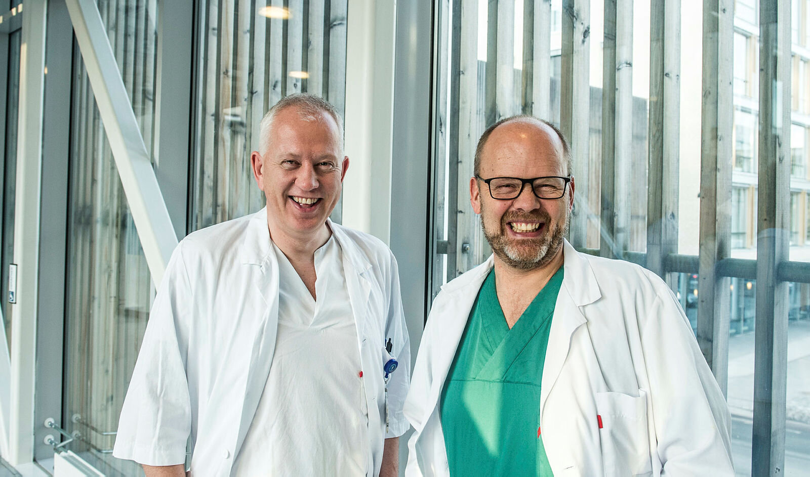 Professor i infeksjonsmedisin Jan Kristian Damås (t.v) og professor i intensivmedisin Erik Solligård ved St. Olavs hospital 