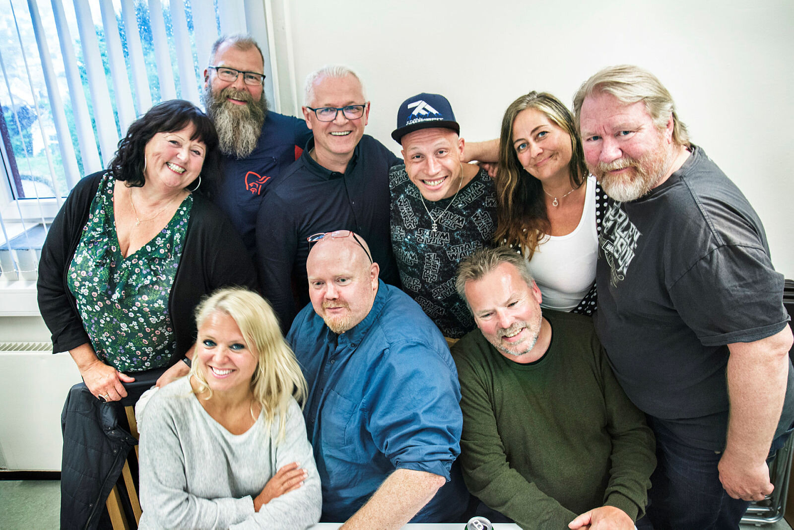 Forskningsprosjektet Ruver, Bergen
Medforskere
Bak fra venstre: Elin Aksdal, Øssur Ægir Oddsojn, Oscar Tranvåg, Sindre Remme Strand, Lisa Jacobsen og Lars Morten Wathne.
Foran: Ruth Donovan, Otto G. Kveinå og Odd Roar Hana. 
