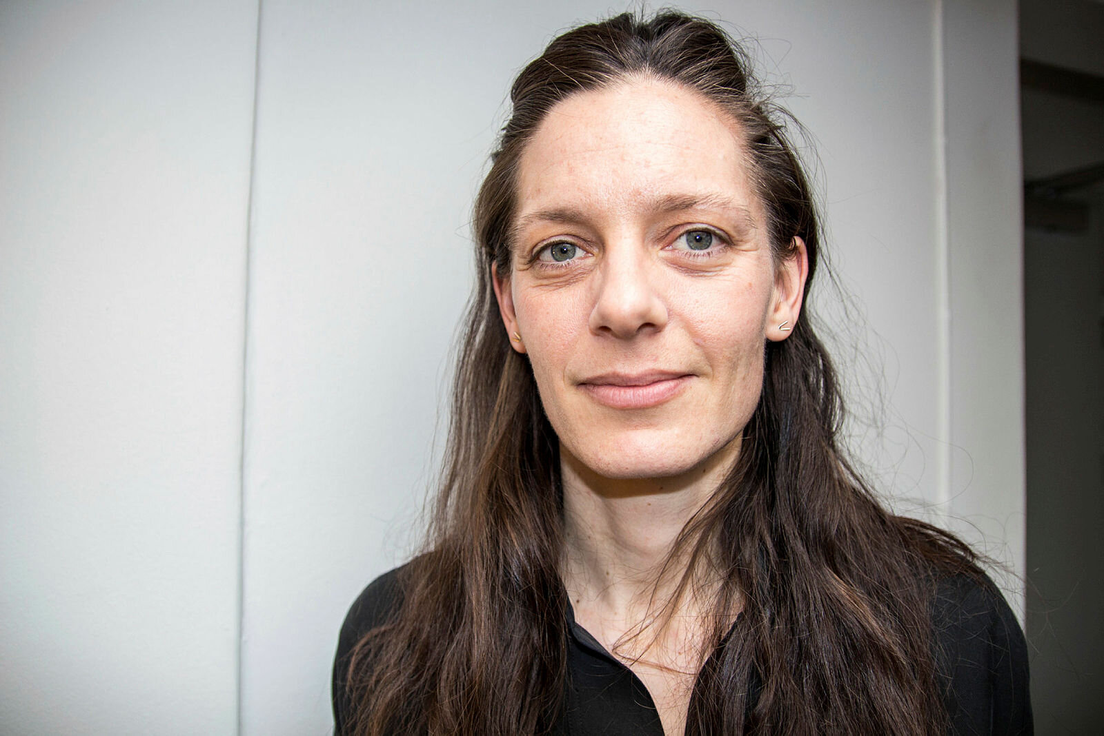 Bildet viser Kjersti Ulstein, lege ved hepatitt C-klinikken.