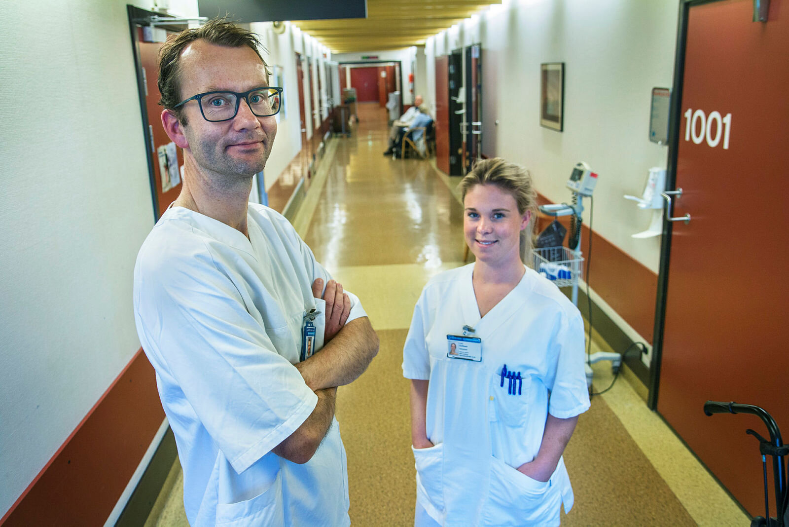 Avdelingssykepleier Espen Bjørkenes og sykepleier Linn Gulliksen, nevromuskulær post, Drammen sykehus