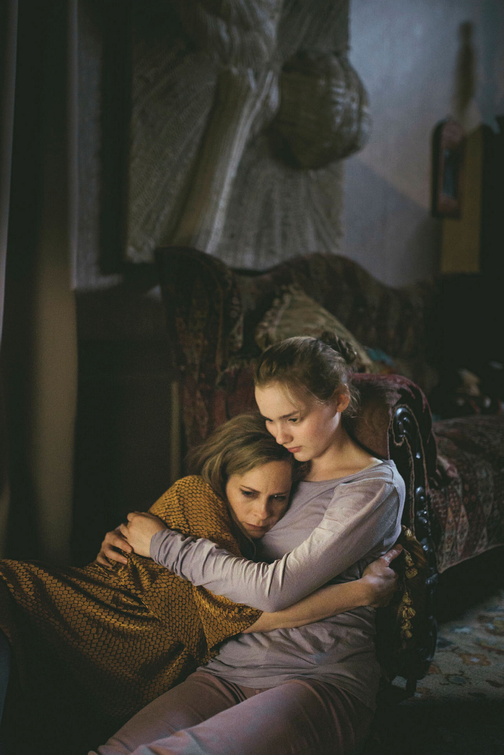 Maria Bonnevie og Ylva Bjørkaas Thedin i filmen Føniks