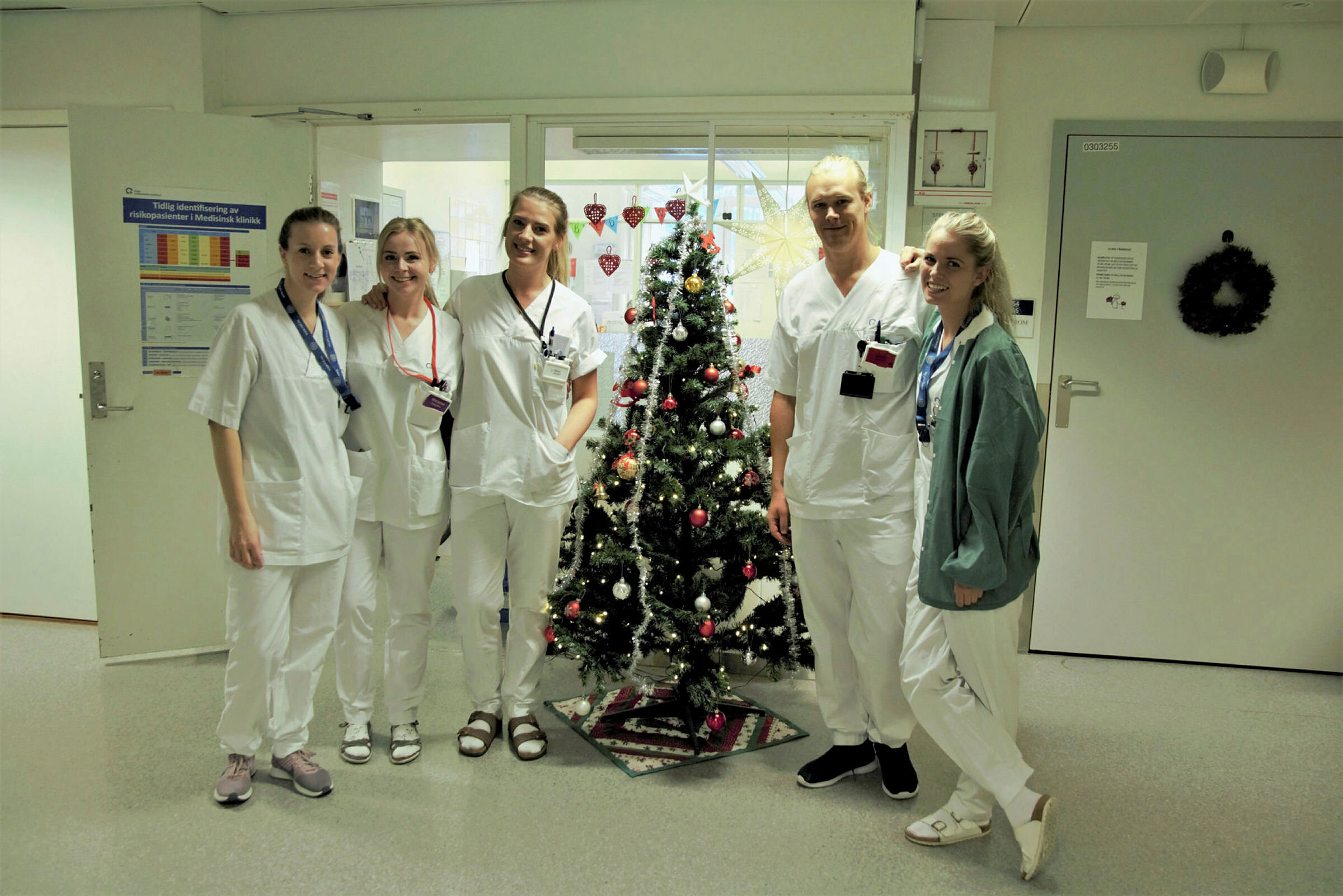 Sykepleiere sprer julestemning