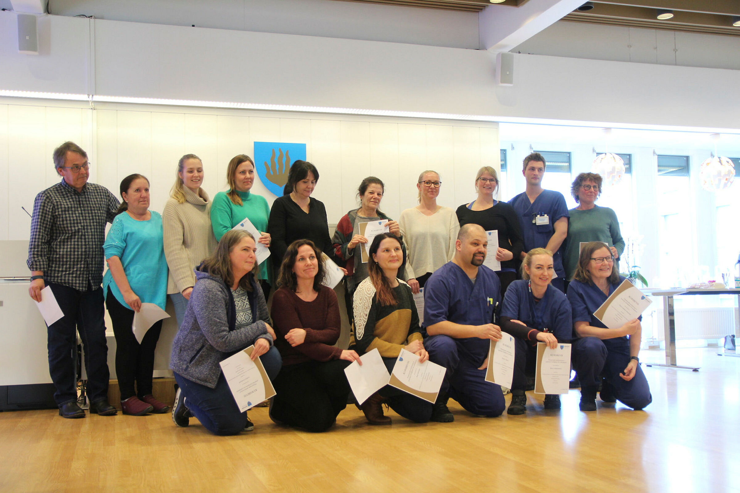 Sykepleiere i hjemmetjenesten i Røyken kommune som har mottatt diplom for å ha deltatt på kursing og testing i fem emner