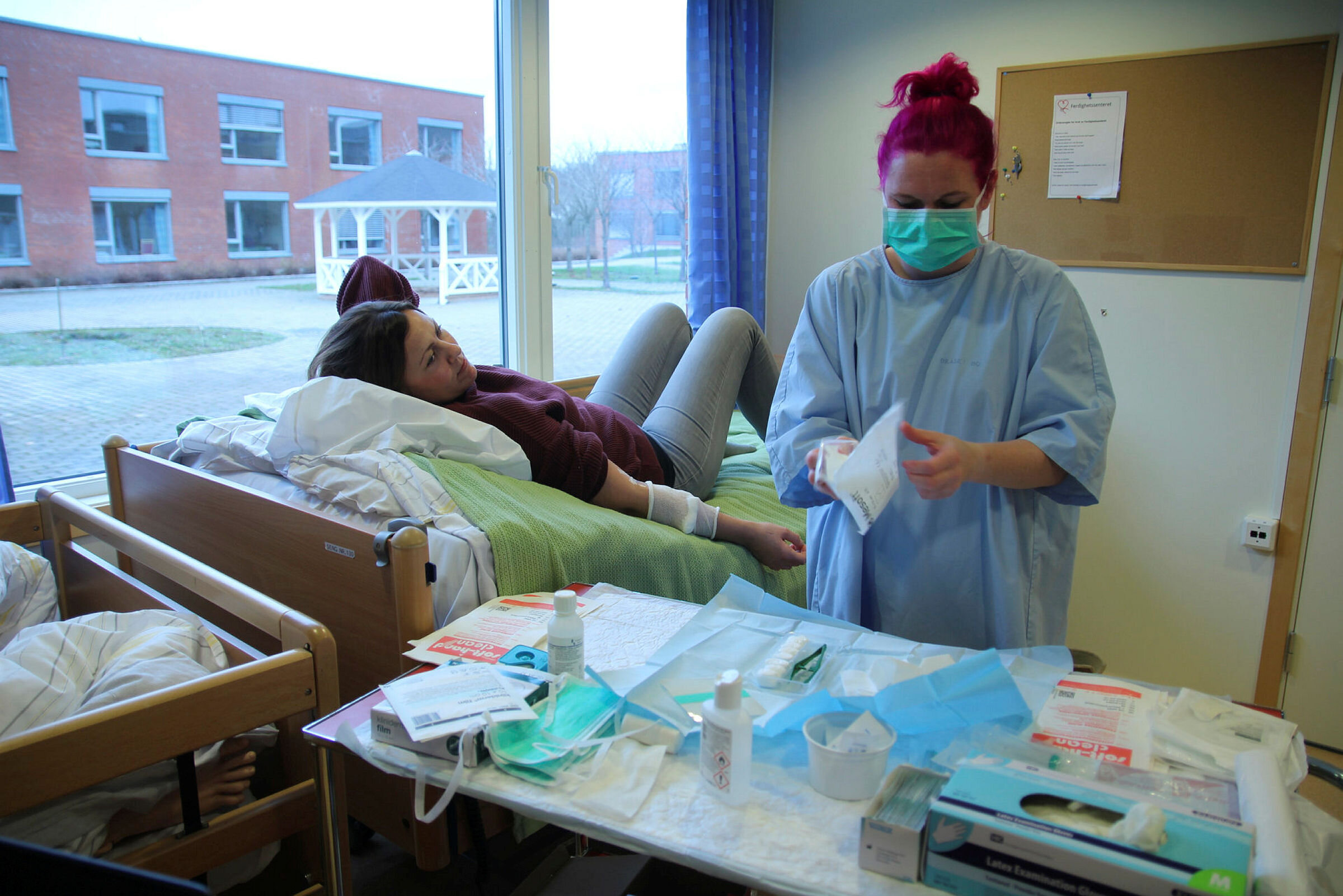 Marianne Nicolaisen gjør seg klar til eksamen i picc-line