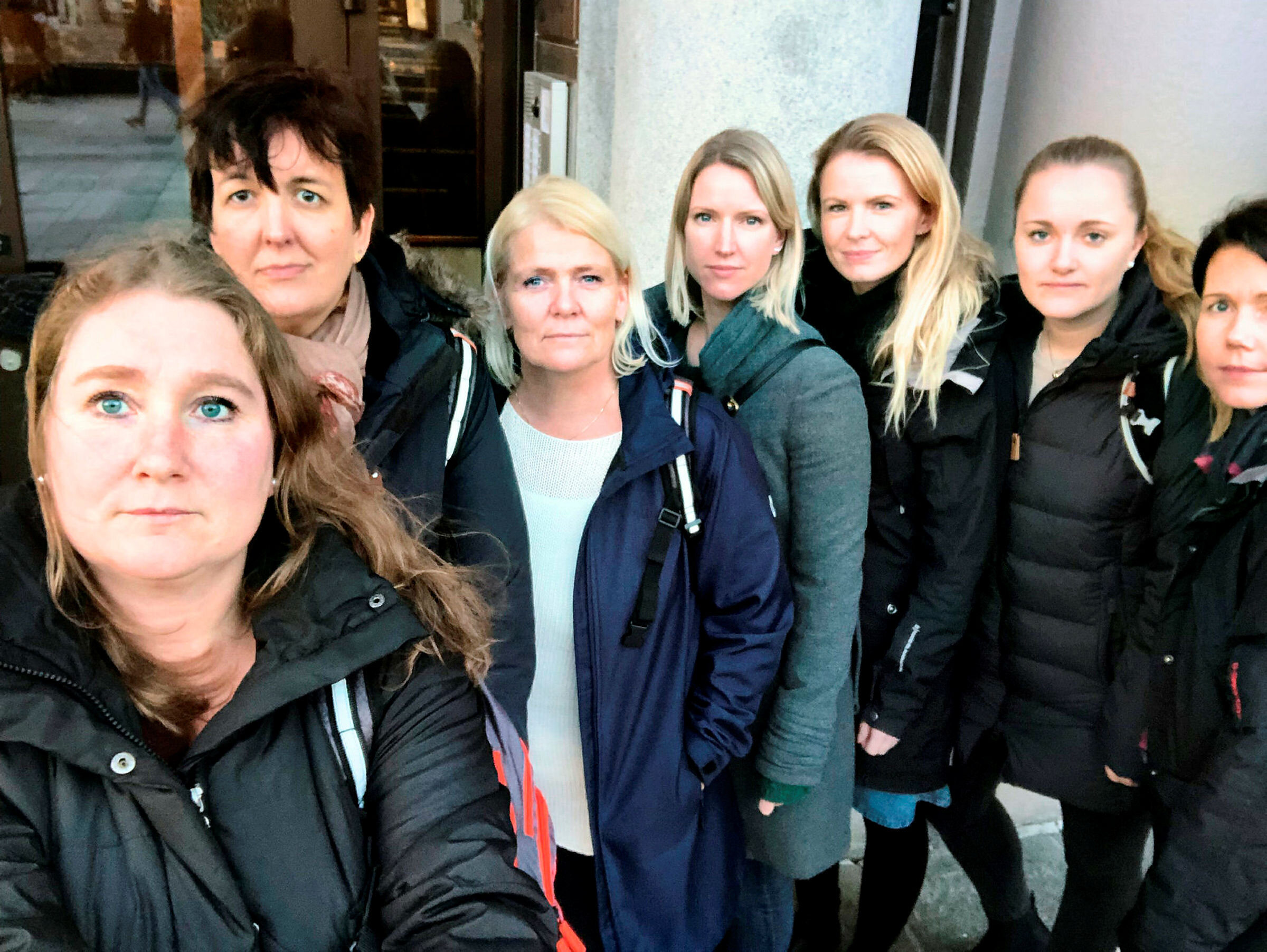 Sykepleiere i streik i Bergen: Linn Trehag, Ingrid Gromholt, Janniche Ølversø, Inger-Marie Larsen, Nina-Margrethe Bjaarstad, Christina Plyhn Mikkelsen og Linda Fammestad.