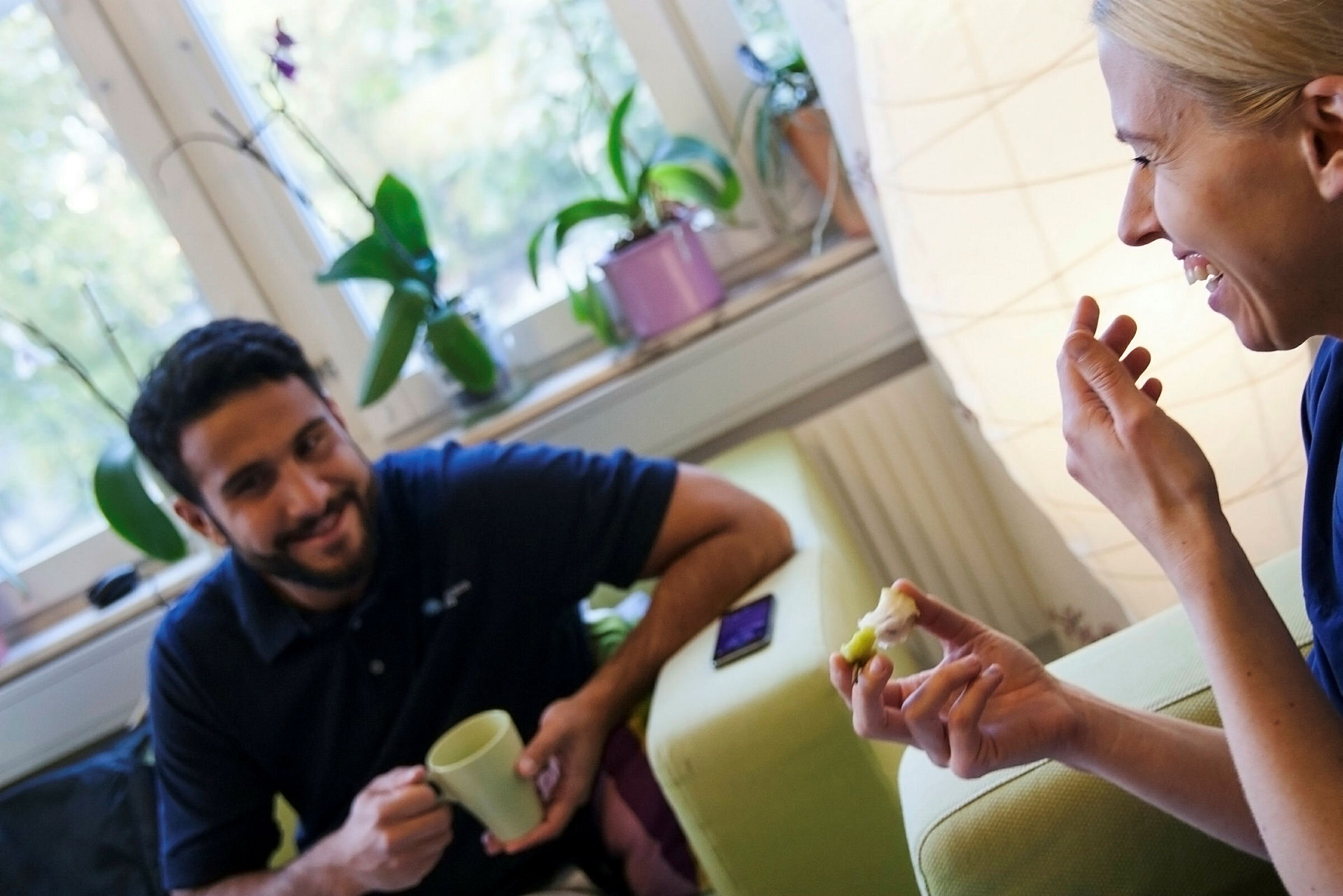 Sykepleiere snakker sammen