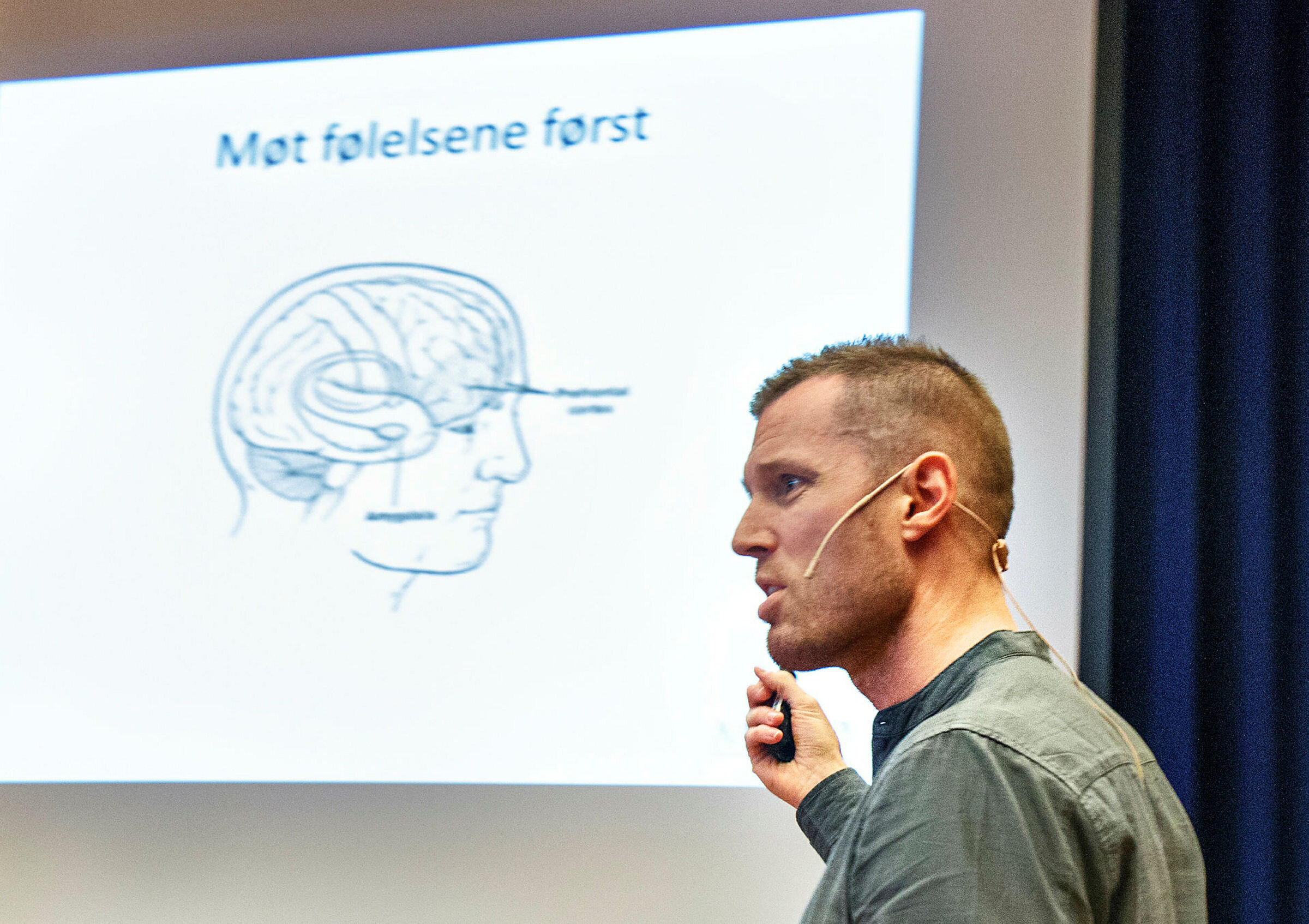 Thomas Nag, psykiatrisk sykepleier, Haukeland universitetssykehus, underviser om MAP-modellen, her på Gaustad sykehus