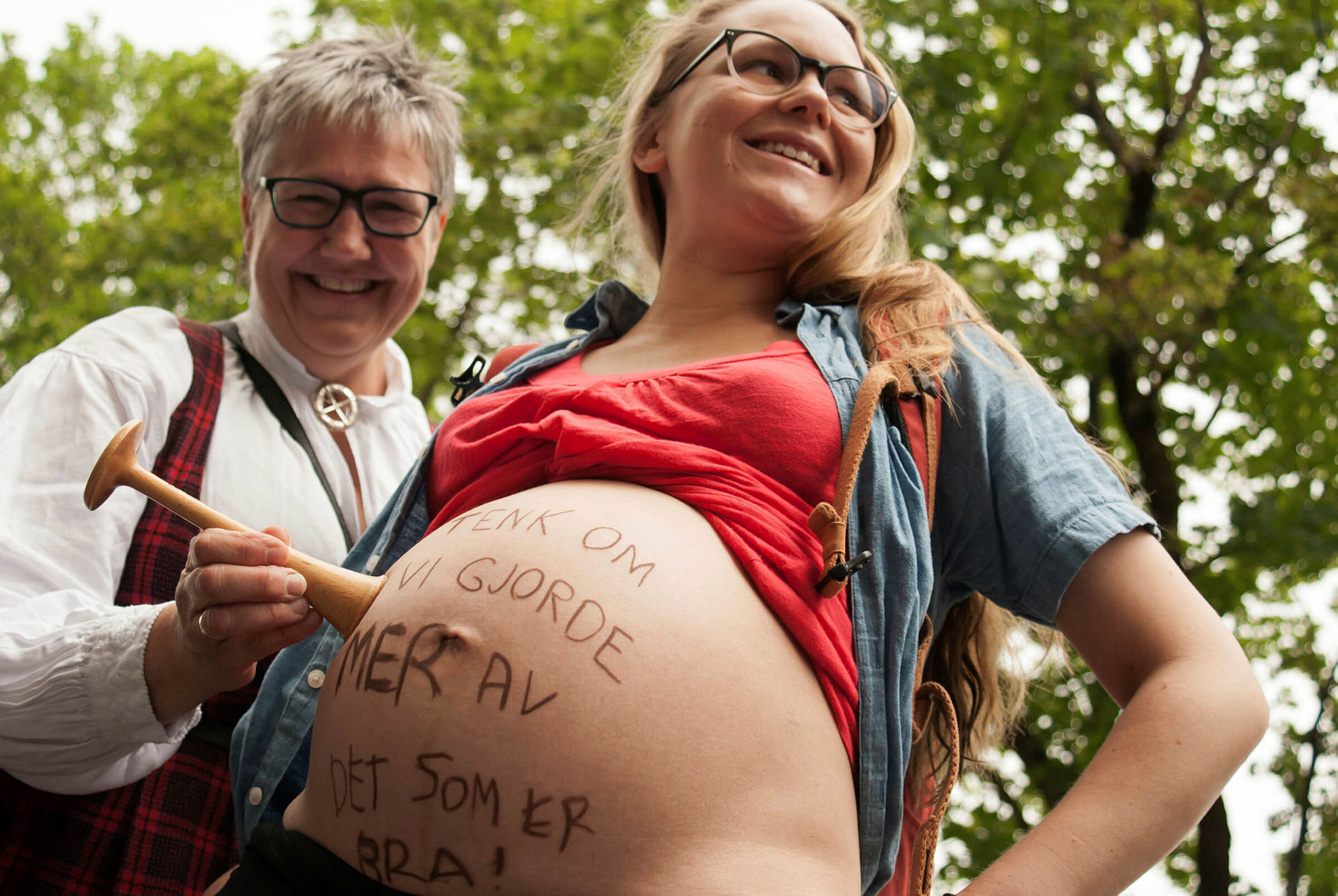 Jordmor Cathrine Trulsvik (t.v.) og Liv Bjørnstad under demo mot endringer ved ABC-enheten, Ullevål.