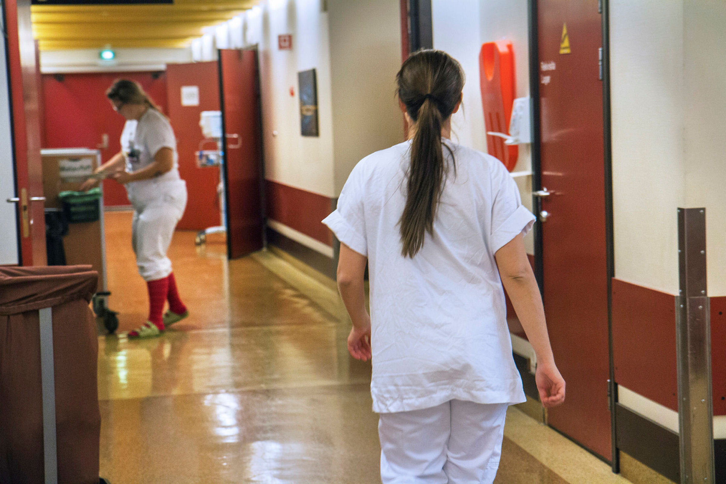 Sykepleier på jobb.(Sykehuset i Drammen.)