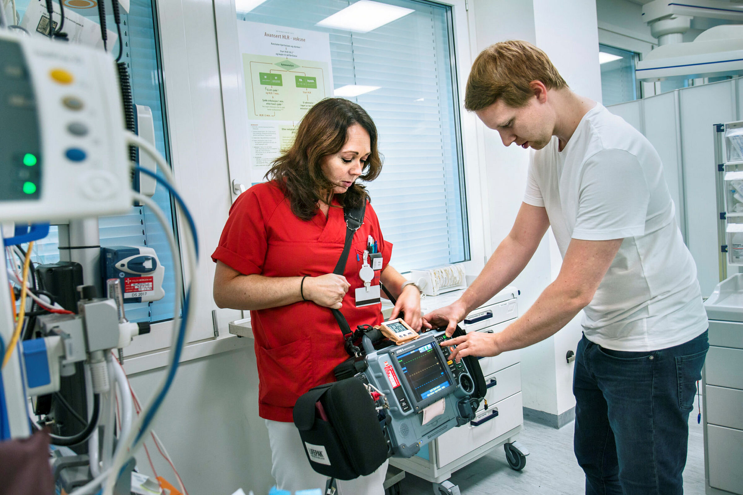 Sykepleier og plasstillitsvalgt Anita Hatlevik og sykepleier/verneombud Hans Fredrik Iversen
