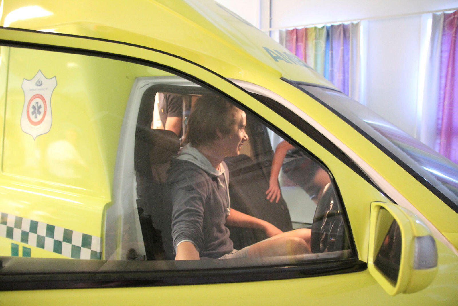 Gutter i 10. klasse besøker sykepleierutdanningen på Gjøvik for å bli kjent med sykepleieryrket.