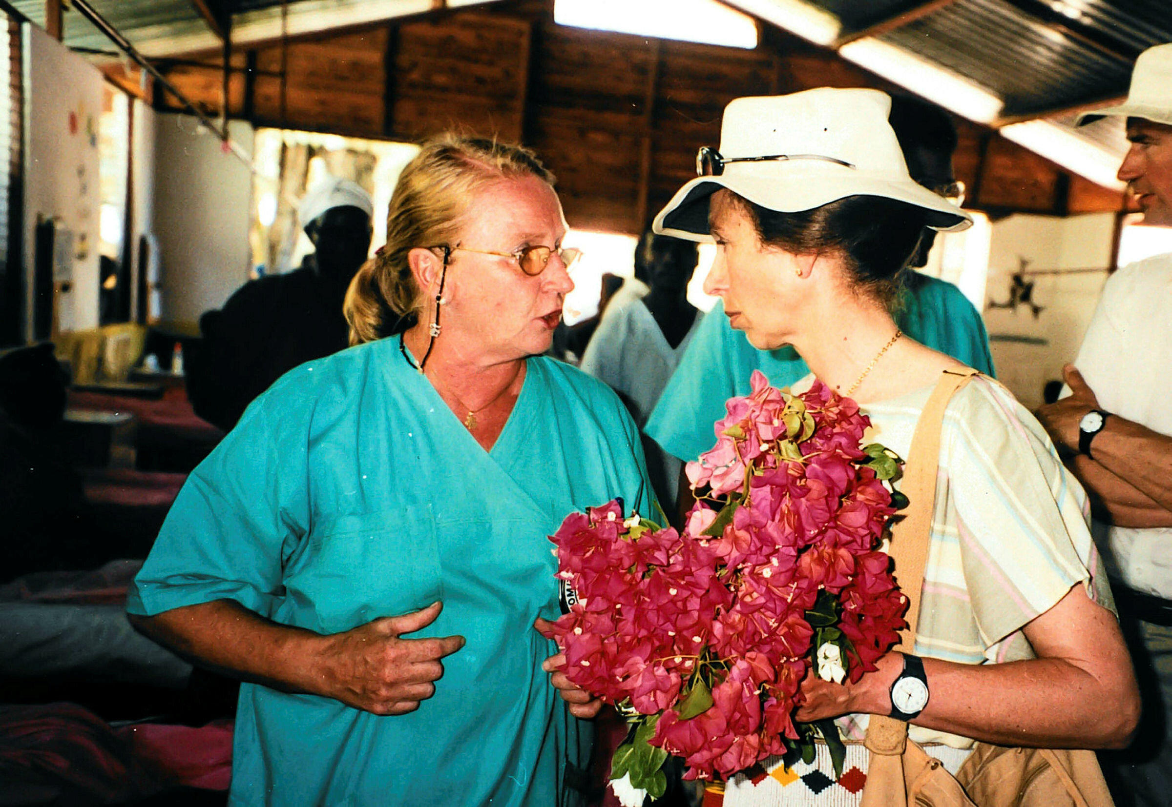 Røde Kors-sykepleier Toril Parelius og Storbritannias prinsesse Anne.