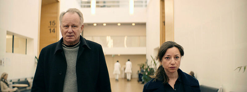 Stillbilder av Stellan Skarsgård og Andrea Bræin Hovig fra filmen "Håp".