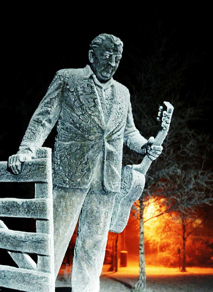 Statue av Alf Prøysen på Rudshøgda