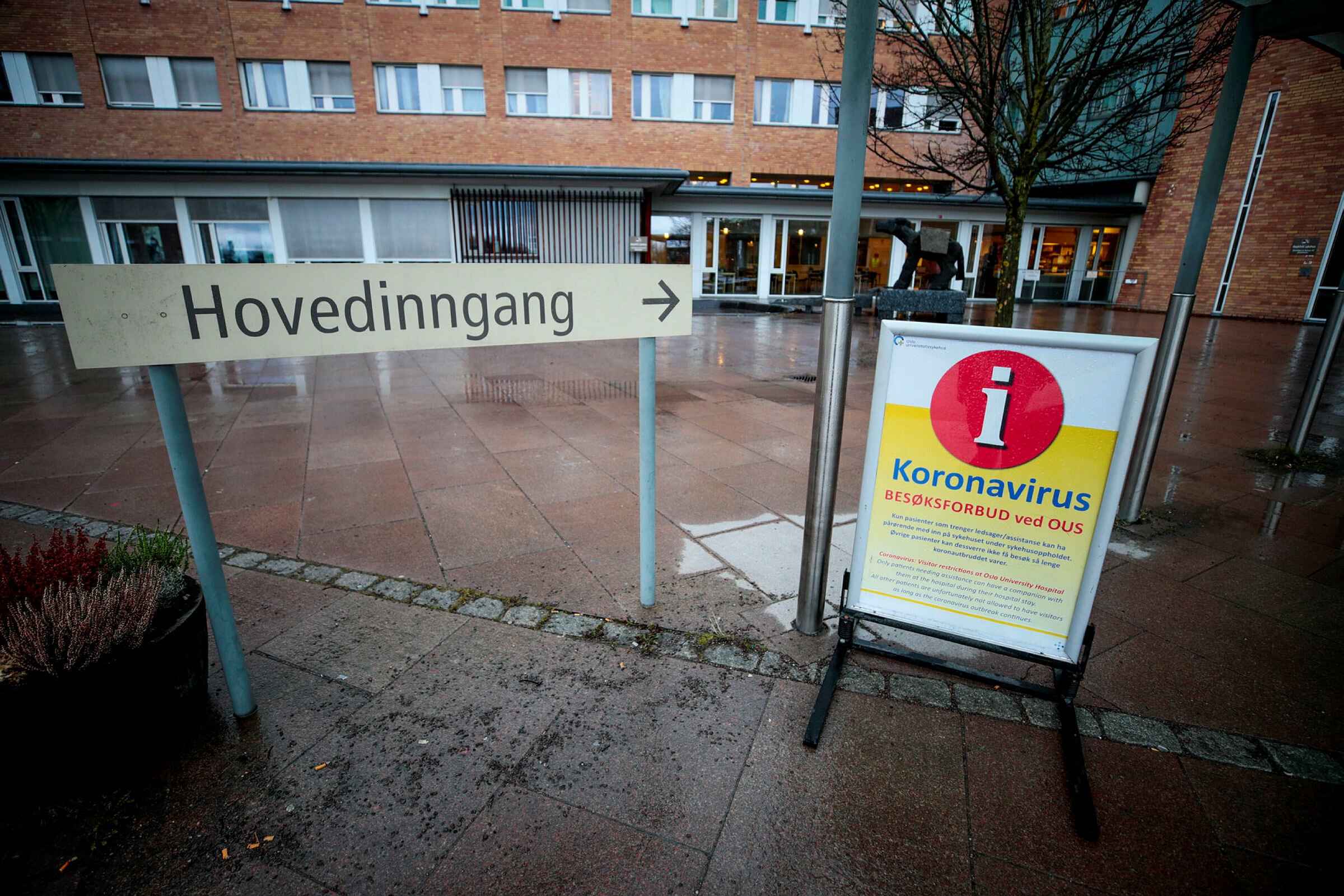 Koronaskilt utenfor Rikshospitalet