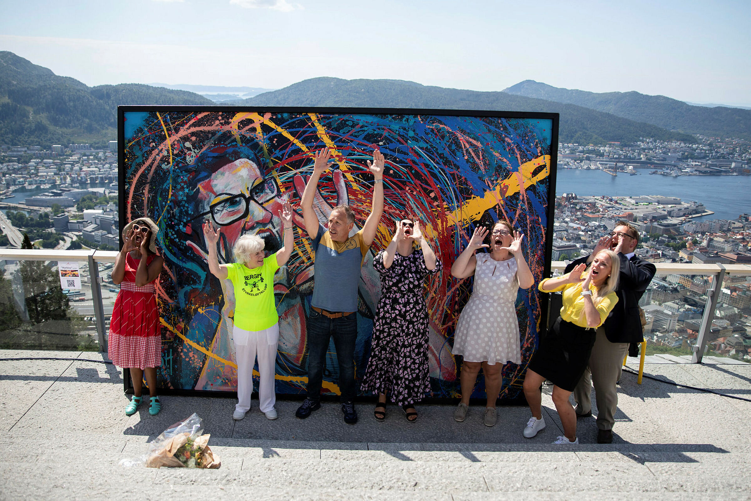 Avduking av sykepleierportrett på Fløyen i Bergen