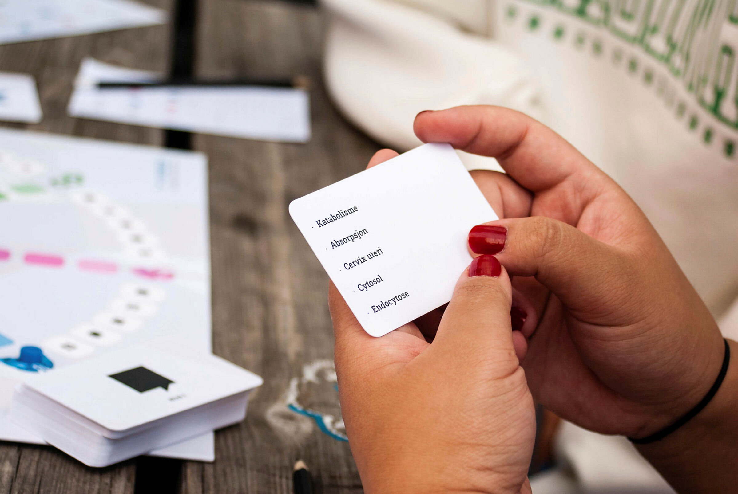 Andreårsstudenter i Sykepleie ved Oslomet, Tiril Urangsæter, Malin Trondsen, Nelly Skjølsvold og Catarina Vu, tester Sykepleierspillet.