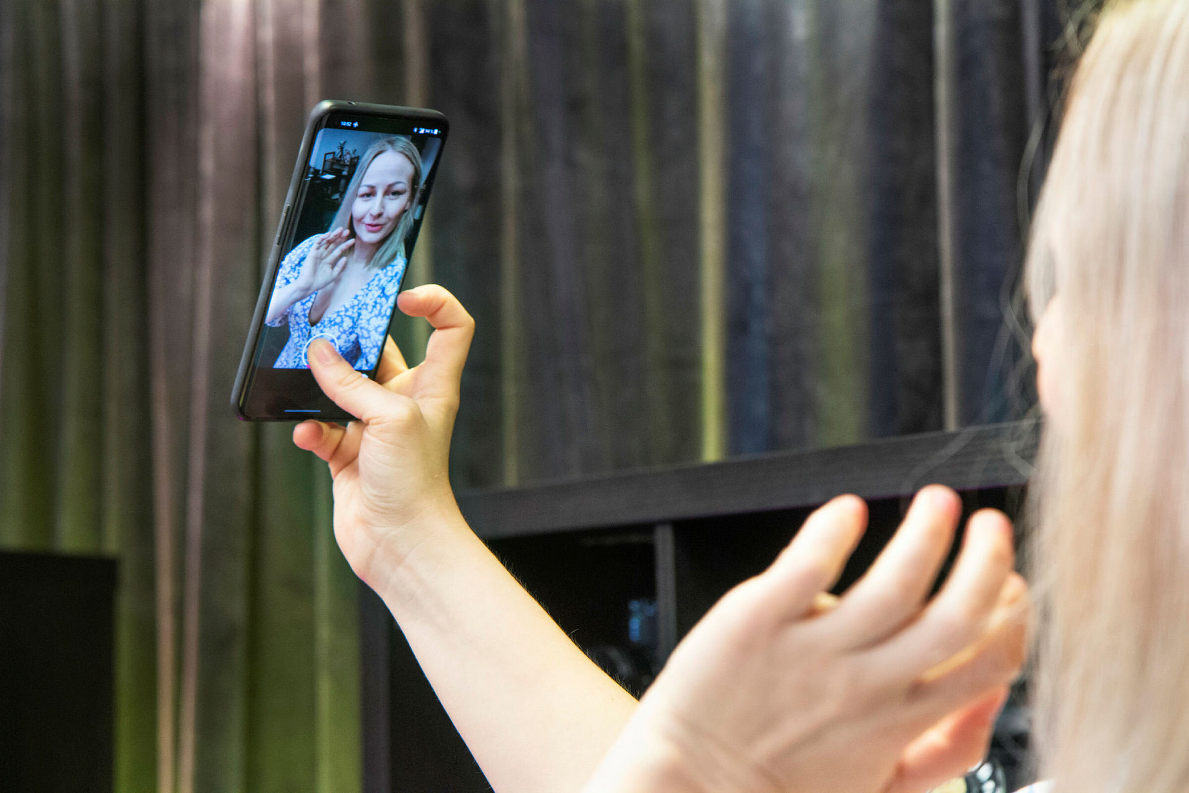 Sykepleier Helene Dahl Karlsen lager podkast. Hjelp, jeg er sykepleier.