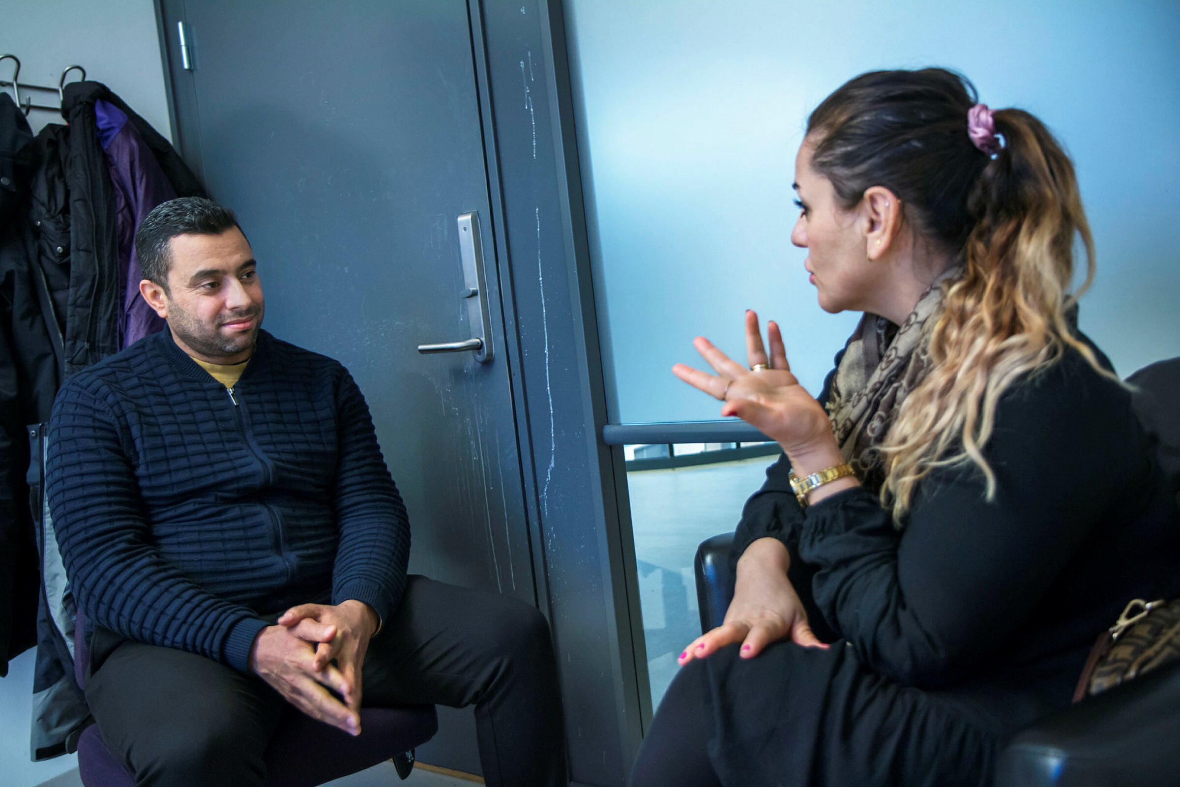 Reportasje om migrasjonshelse. Sykepleiere og asylsøkere. Khalil Meskan (t.v.), flyktning fra Syria og tolk Jyan Teher