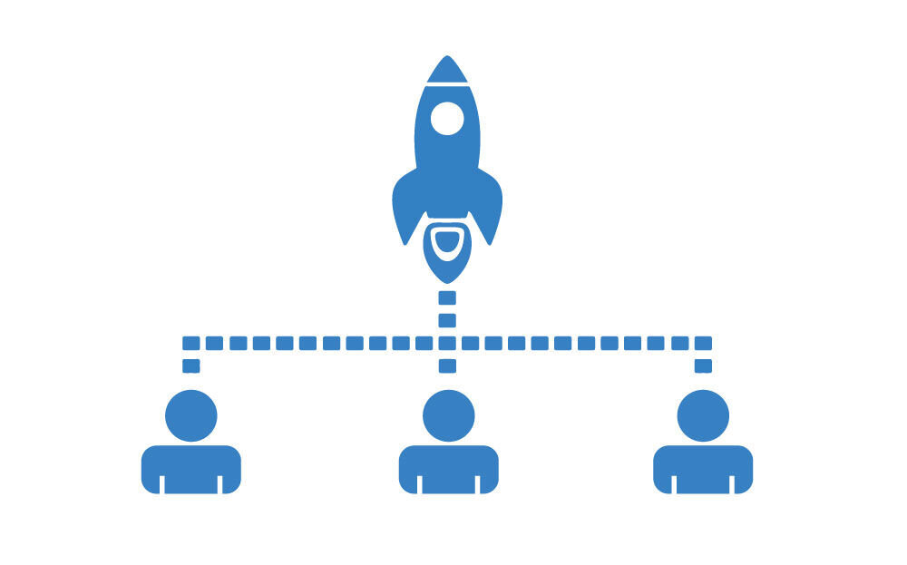 Illustrasjonen viser en rakett med tre mennesker under. De former en slags pyramide.