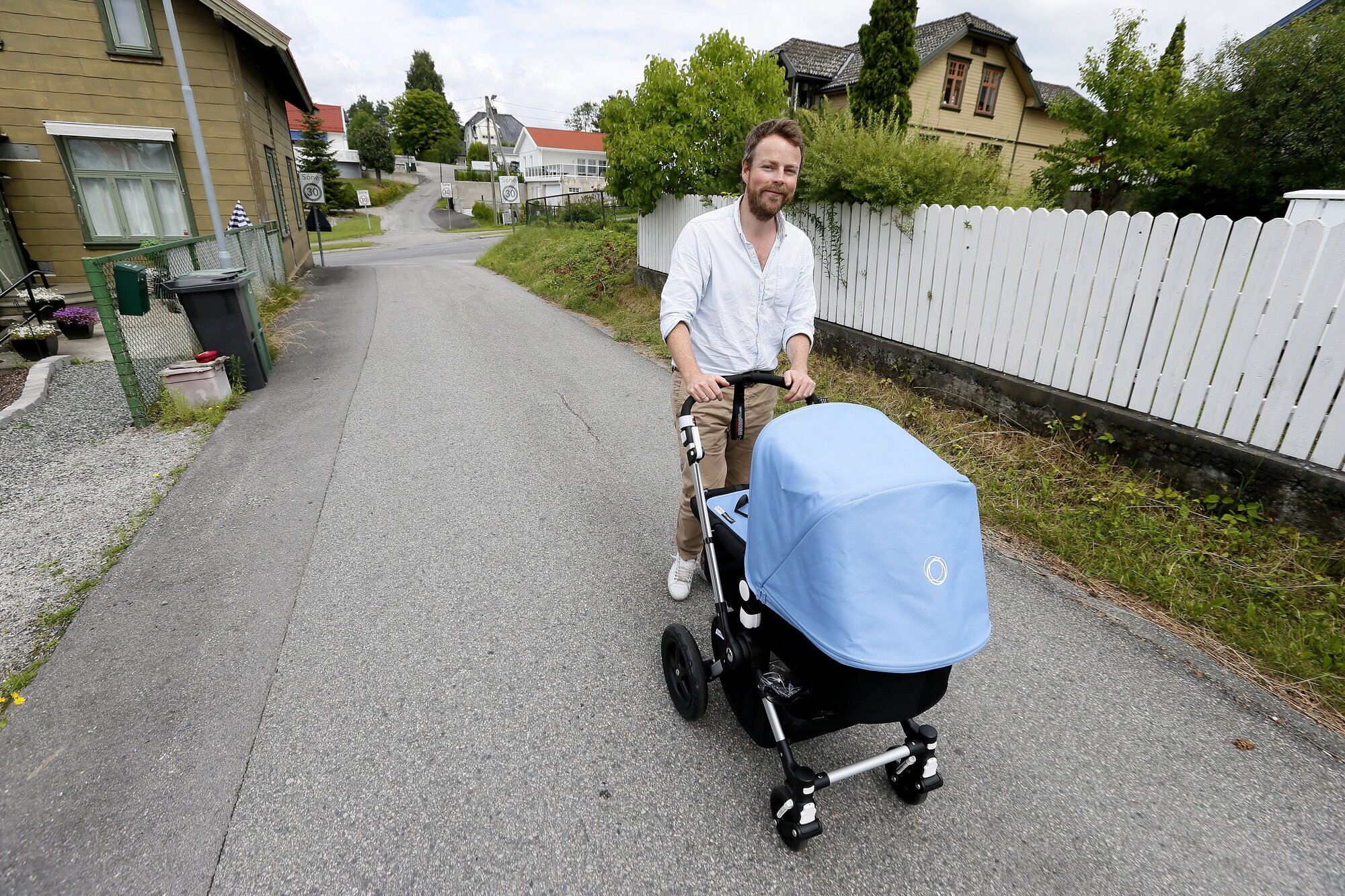 NYBAKT FAR: Høyre-politiker og kunnskapsminister Torbjørn Røe Isaksen mener det bør være valgfritt å ta pappaperm. Selv skal han ha det. Foto: Alf Øystein Støtvig/VG/ NTBscanpix