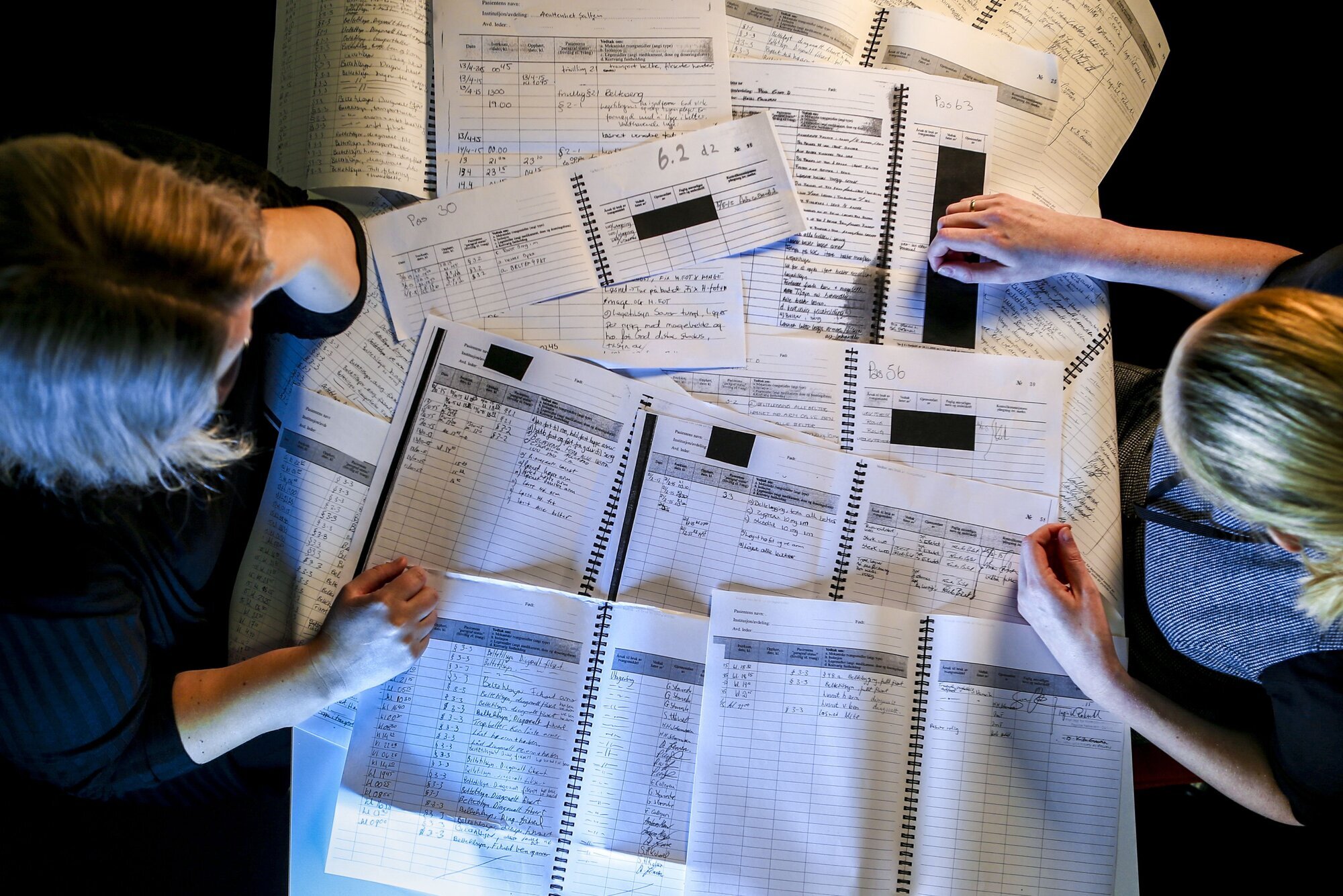 bildet viser håndskrevne tvangslogger