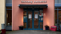 Bildet viser inngangspartiet ved Solvang helsehus