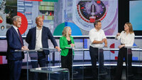 Partiledere klare for debatt i TV 2 sine lokaler i Media City Bergen. F.v. Jonas Gahr Støre (Ap), Trygve Slagsvold Vedum (Sp) , Kirsti Bergstø (SV) , Arild Hermstad (MDG) og Marie Sneve Martinussen (R). 