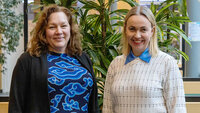 Bildet viser Seniorrådgiver i forskningsadministrasjonen Trine Powell og prorektor for forskning Gunhild Odden skal lede prosjektet.