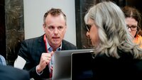 Bildet viser Espen Gade Rolland som diskuterer i et møte Bildet viser Espen Gade Rolland som diskuterer i et møte