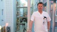Are Martin Holm er lungelege på Rikshospitalet