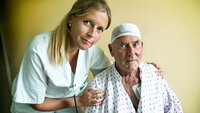 Parkinson-sykepleier Dorthe Thomsen og pasient Arne Karoliussen, Rikshospitalet 