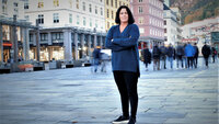 Anette Harris Portrett av stressforsker og sykepleier Anette Harris på Torgallmenningen i Bergen.