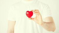 hjerte i hånden Mann med hjerte i hånden