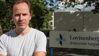 Bildet viser Daniel Stoltenberg, sykepleierstudent ved Lovisenberg diakonale høgskole.