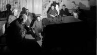 NRK startet ordinære fjernsynssendinger lørdag 20. august 1960. De eldre i Sør-Odal var relativt tidlig ute som tv-tittere. Bildet viser beboere ved Sør-Odal gamlehjem i Hedmark, som ser fjernsyn for første gang høsten 1960.
