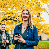 Benedicte Flom og Dina K. Ommundsen har testet ut appen Topp sykepleie