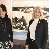 FORTSETTER: Her er Spekter-direktør Anne-Kari Bratten og NSF-leder Lill Sverresdatter Larsen da de innledende forhandlingene startet i august.&nbsp;