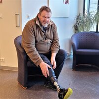 Kjell Løvik er glad for å ha fått amputert høyrebeinet