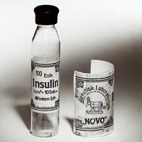 Bildet viser en liten beholder med insulin.