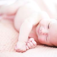 Bildet viser et nyfødt barn