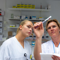 Bildet viser Marta Eik og Hilde Torseth.