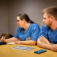 Bildet viser Ahmed Wardy, Linnéa Raddén og Tobias Modell