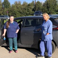 Bildet viser ti sykepleiere som jobber i hjemmetjenesten i Vadsø